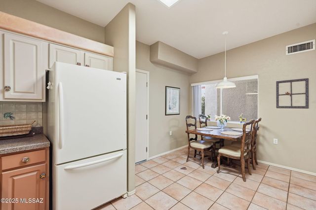 575 W Via Rosaldo, Green Valley, AZ 85614