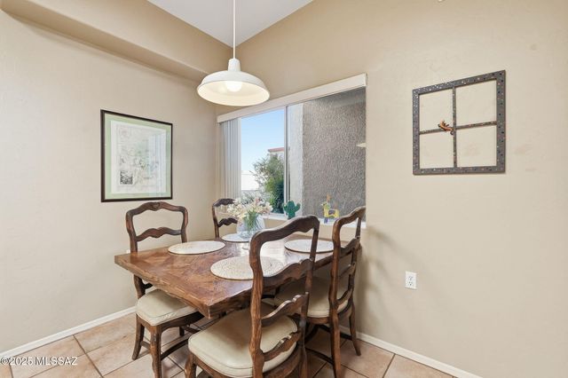 575 W Via Rosaldo, Green Valley, AZ 85614