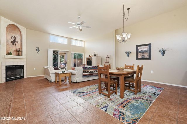 575 W Via Rosaldo, Green Valley, AZ 85614