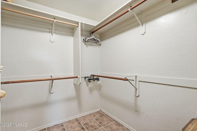 575 W Via Rosaldo, Green Valley, AZ 85614