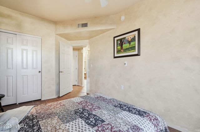 575 W Via Rosaldo, Green Valley, AZ 85614