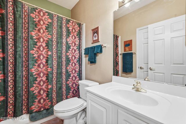 575 W Via Rosaldo, Green Valley, AZ 85614