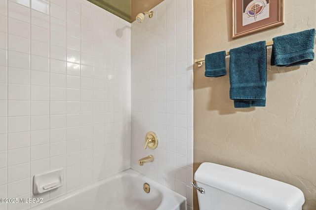 575 W Via Rosaldo, Green Valley, AZ 85614