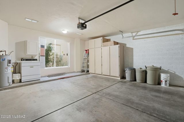 575 W Via Rosaldo, Green Valley, AZ 85614