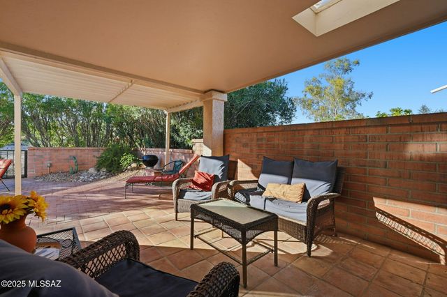 575 W Via Rosaldo, Green Valley, AZ 85614