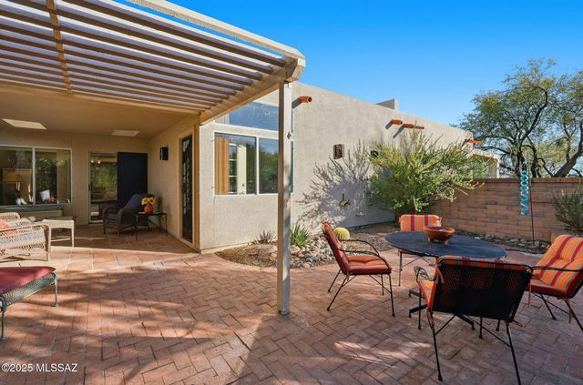 575 W Via Rosaldo, Green Valley, AZ 85614