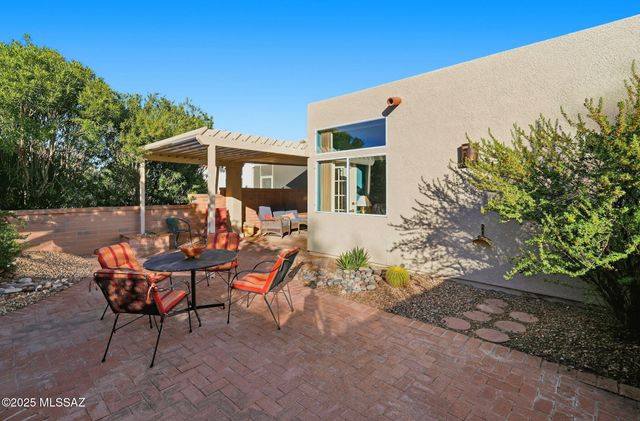 575 W Via Rosaldo, Green Valley, AZ 85614