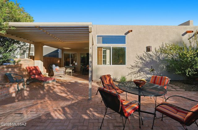 575 W Via Rosaldo, Green Valley, AZ 85614