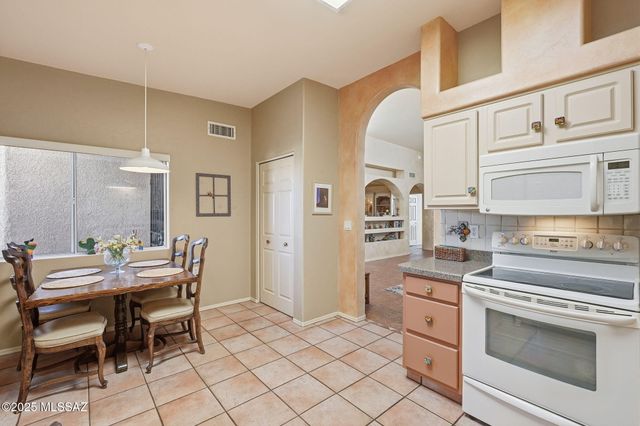 575 W Via Rosaldo, Green Valley, AZ 85614