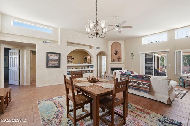 575 W Via Rosaldo, Green Valley, AZ 85614