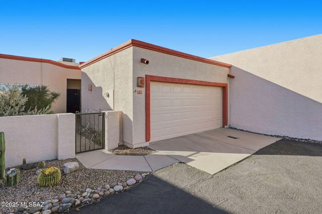 575 W Via Rosaldo, Green Valley, AZ 85614