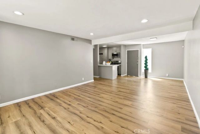 18620 Hatteras Street 223, Tarzana, CA 91356