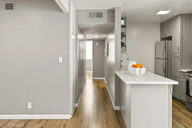 18620 Hatteras Street 223, Tarzana, CA 91356