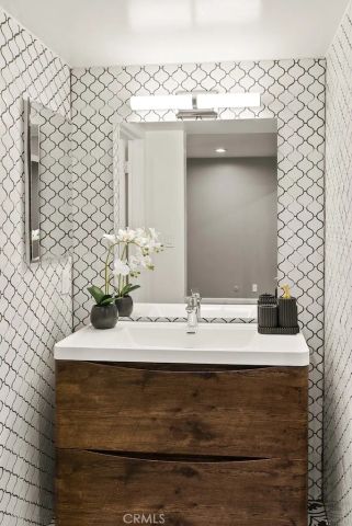 18620 Hatteras Street 223, Tarzana, CA 91356