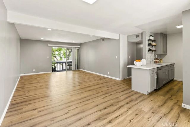 18620 Hatteras Street 223, Tarzana, CA 91356