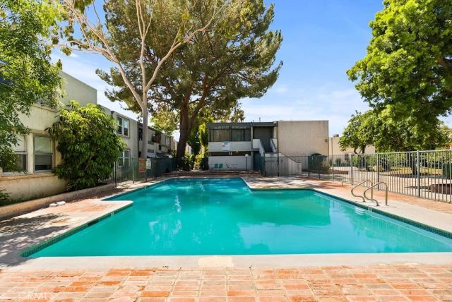 18620 Hatteras Street 223, Tarzana, CA 91356