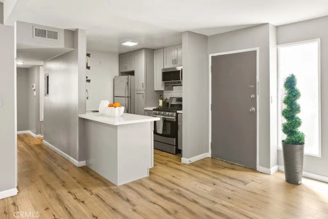 18620 Hatteras Street 223, Tarzana, CA 91356