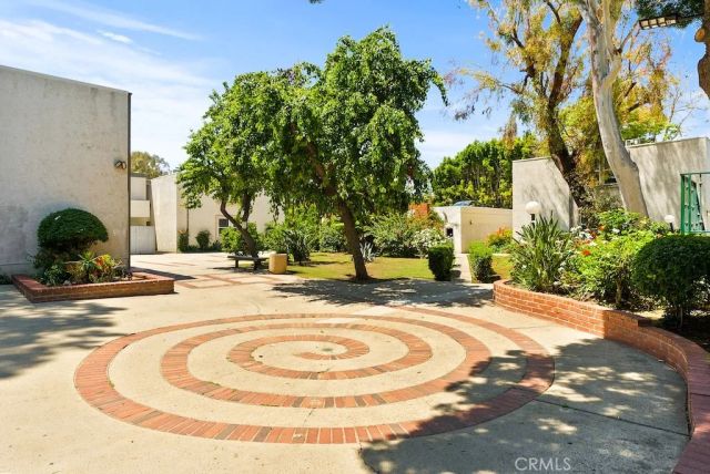 18620 Hatteras Street 223, Tarzana, CA 91356