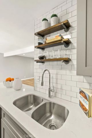 18620 Hatteras Street 223, Tarzana, CA 91356