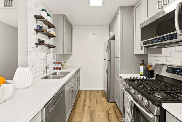 18620 Hatteras Street 223, Tarzana, CA 91356