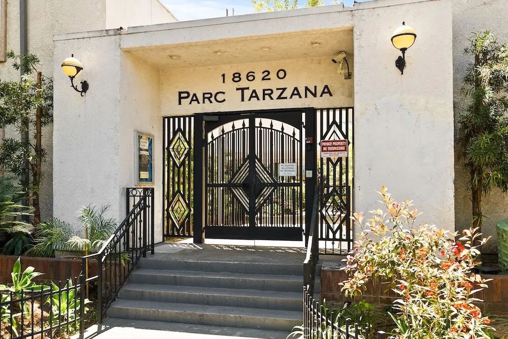 18620 Hatteras Street 223, Tarzana, CA 91356