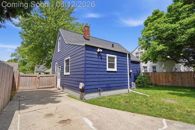 1920 Brockton Avenue, Royal Oak, MI 48067