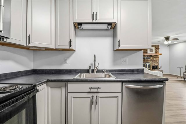 7 Kalynn Lane, Bella Vista, AR 72714