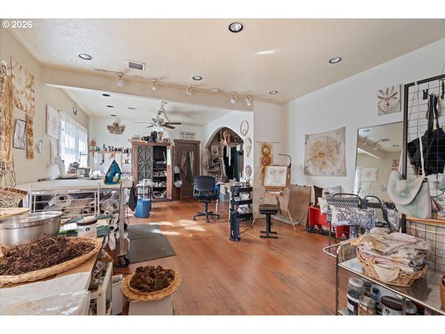 8536 Se STARK St, Portland, OR 97216