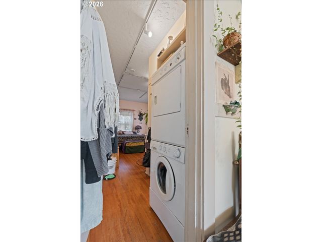 8536 Se STARK St, Portland, OR 97216