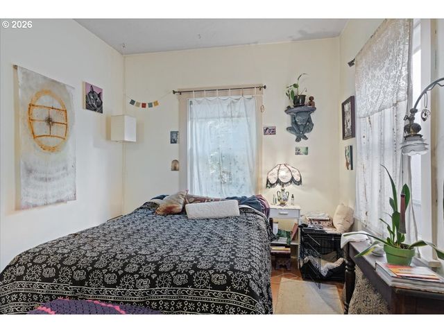 8536 Se STARK St, Portland, OR 97216