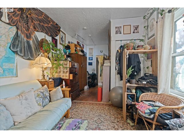 8536 Se STARK St, Portland, OR 97216