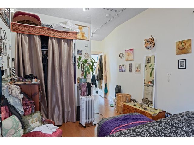 8536 Se STARK St, Portland, OR 97216