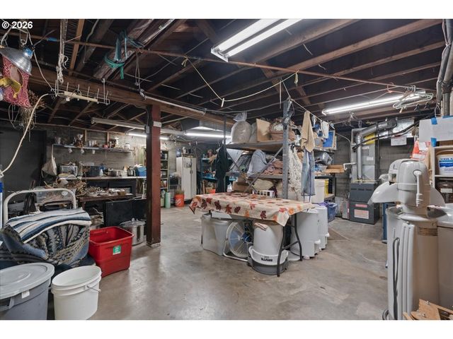 8536 Se STARK St, Portland, OR 97216