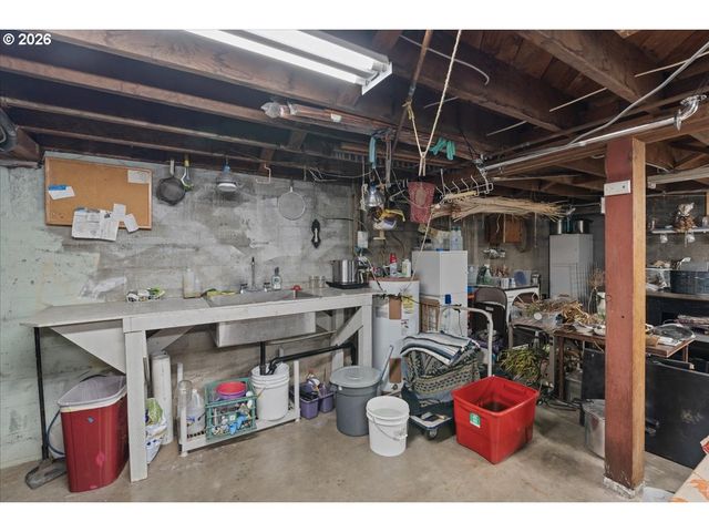 8536 Se STARK St, Portland, OR 97216