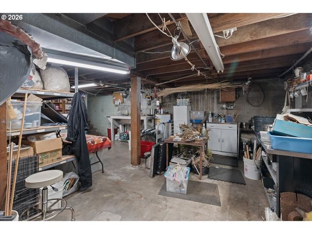 8536 Se STARK St, Portland, OR 97216