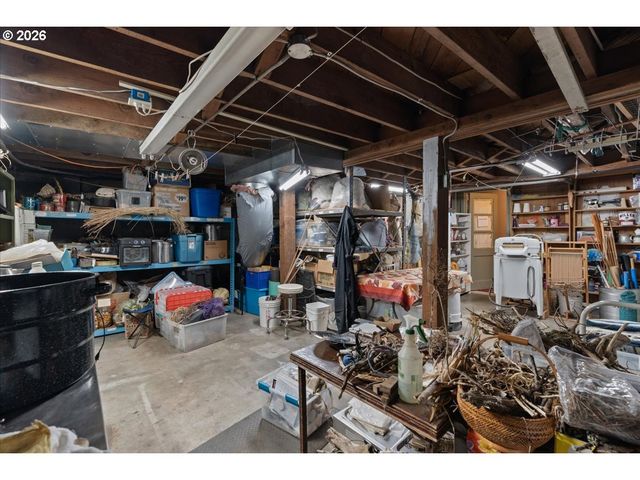 8536 Se STARK St, Portland, OR 97216