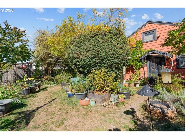 8536 Se STARK St, Portland, OR 97216