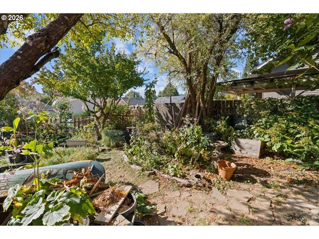 8536 Se STARK St, Portland, OR 97216