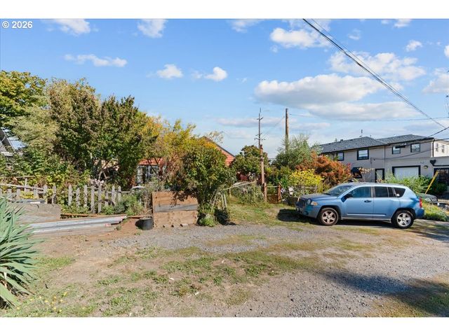 8536 Se STARK St, Portland, OR 97216