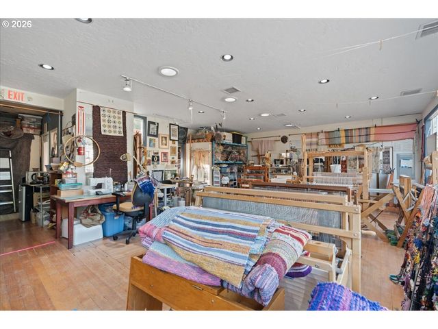 8536 Se STARK St, Portland, OR 97216