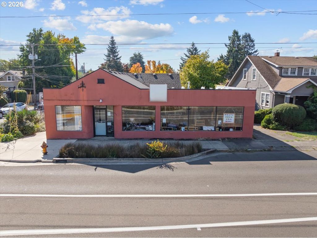 8536 Se STARK St, Portland, OR 97216
