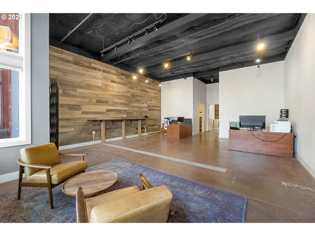 2809 Ne M L KING Blvd 2, Portland, OR 97212