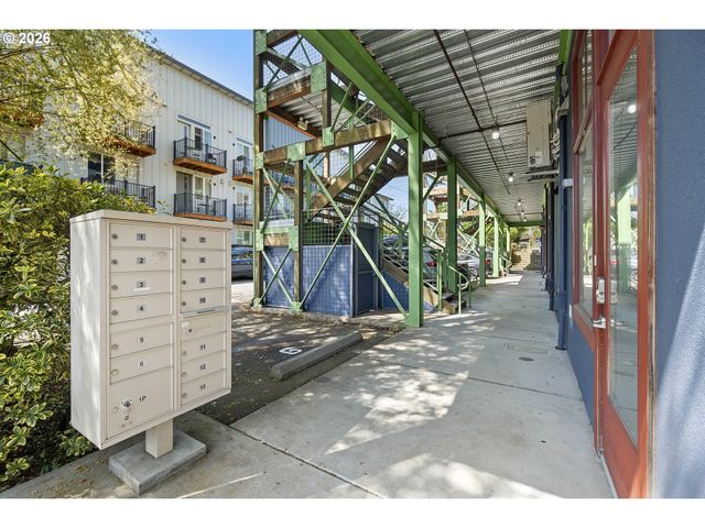 2809 Ne M L KING Blvd 2, Portland, OR 97212