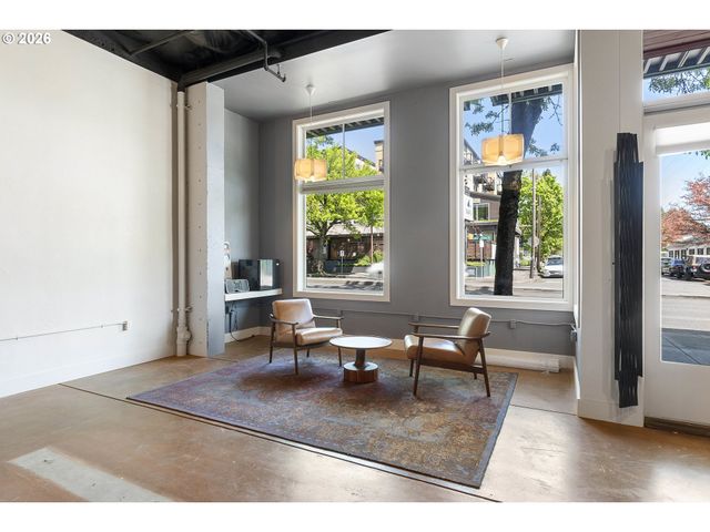 2809 Ne M L KING Blvd 2, Portland, OR 97212