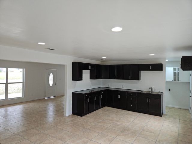 303 N Prairie St, Leesville, LA 71446