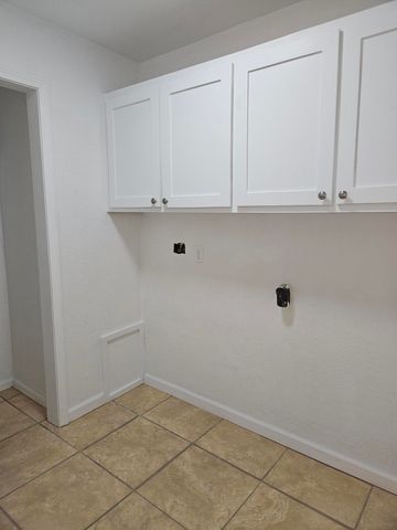 303 N Prairie St, Leesville, LA 71446