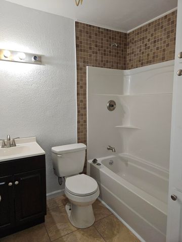 303 N Prairie St, Leesville, LA 71446