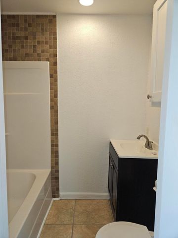 303 N Prairie St, Leesville, LA 71446