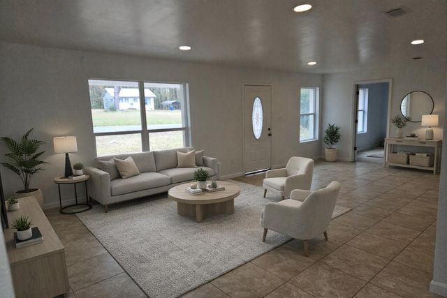 303 N Prairie St, Leesville, LA 71446