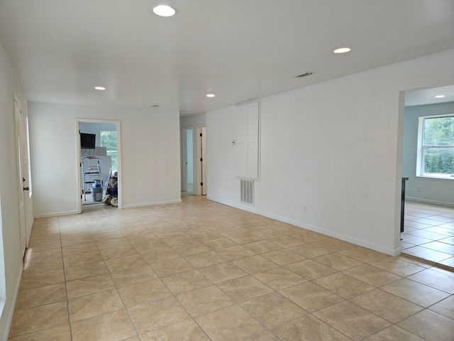 303 N Prairie St, Leesville, LA 71446